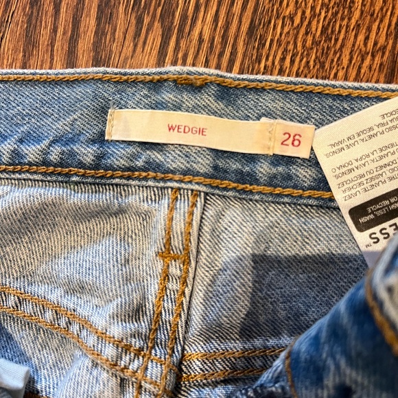 LEVI’S WEDGIE DISTRESSED STRAIGHT FIT JEANS - Picture 7 of 13